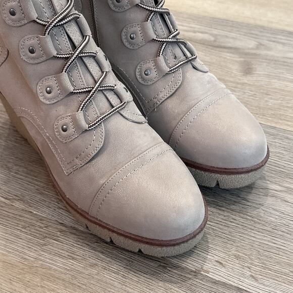 MIA Women’s 8.5 Sand Beige Anatomic Contoured Footed Wedge Ankle Boots EUC - Picture 7 of 10